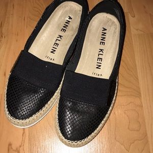 Black tan slide in espadrilles style